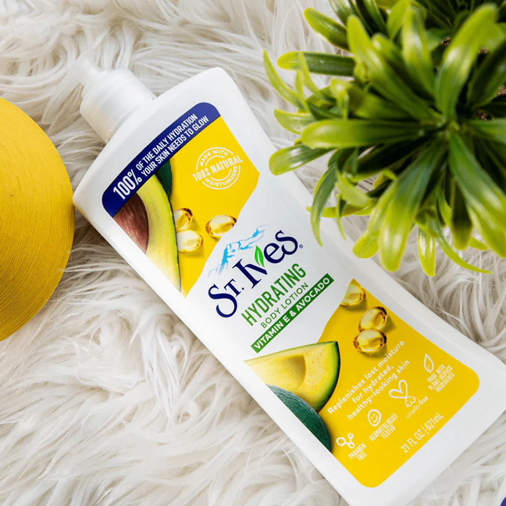 St Ives Hydrating Vitamin E & Avocado Hand & Body Lotion 621ml - Image 3